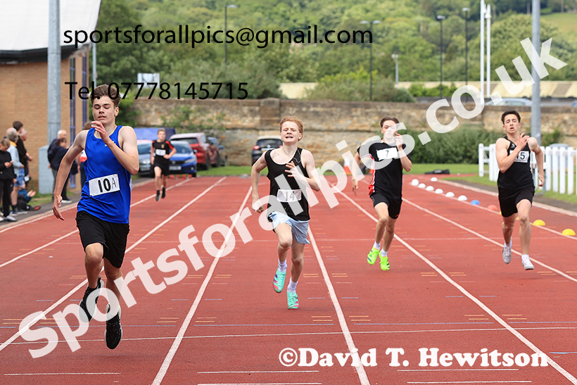 Boys 300 metres, 2025 Northumberland Schools Track and Fields, Wentworth, Hexham. Photo: David T. Hewitson/Sports for All Pics